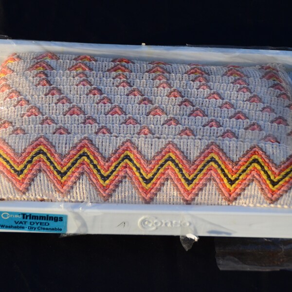 Vintage Conso Trimmings 24 Continuous Yards. 1970s fabrics. Unused, NEW old trim on Original Spool. Wide Vintage Trim. V Pattern. #O80