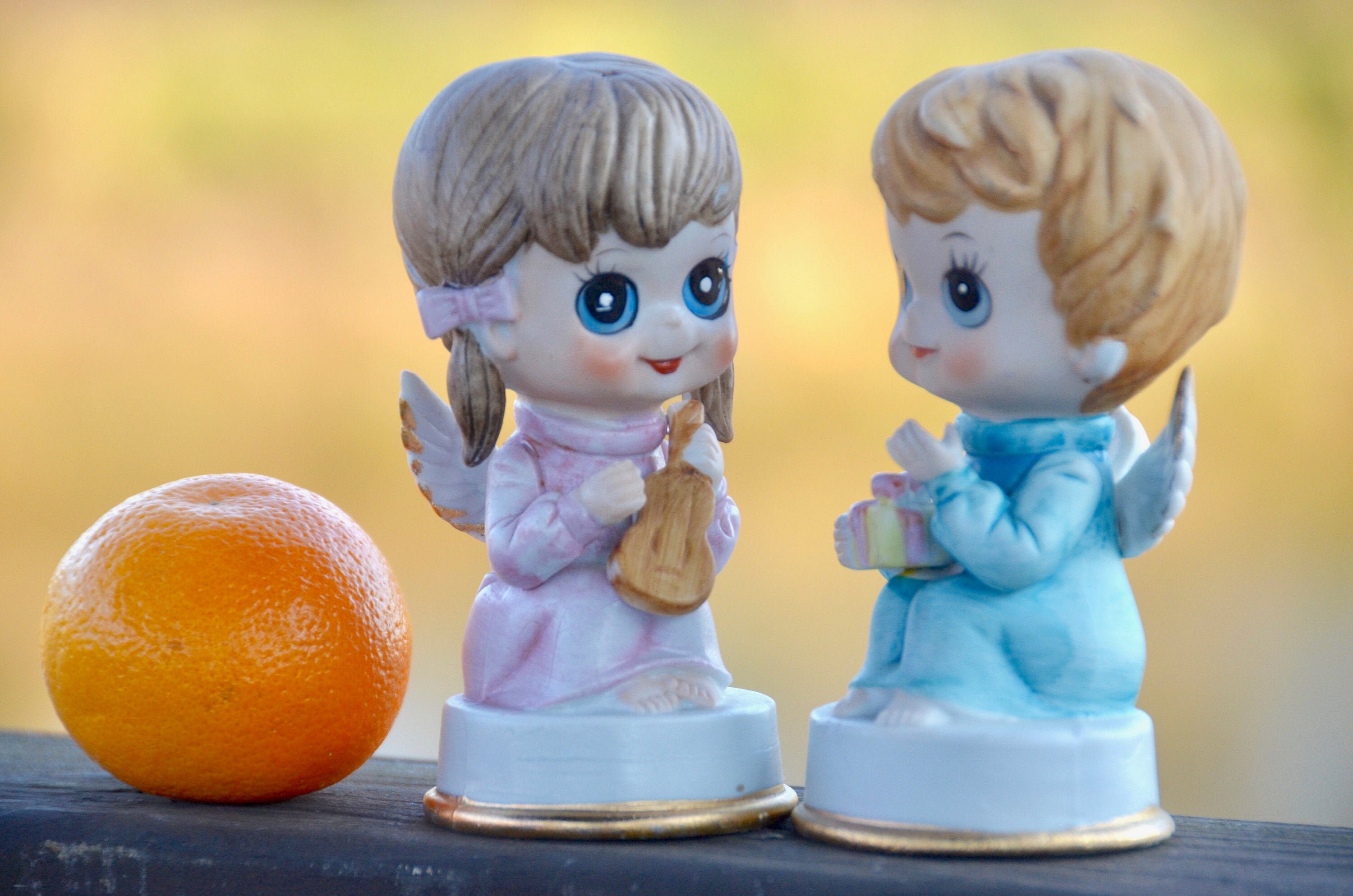 キッチュな陶器の天使像：男の子と女の子の天使像 - Etsy 日本