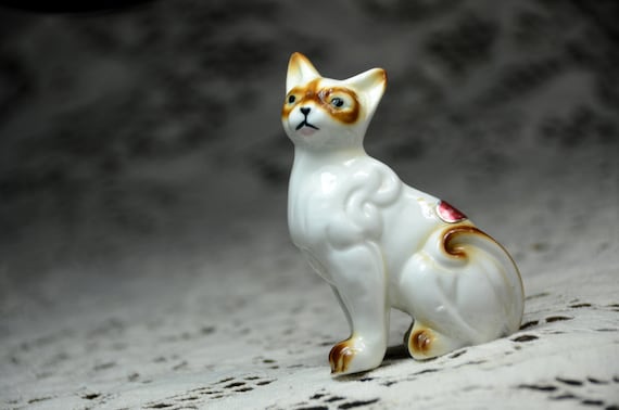 ヴィンテージ ボーンチャイナ シャム猫の置物：台湾ミッドセンチュリー 
