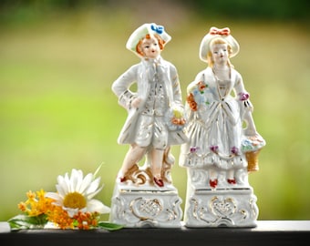 Figuras de pareja colonial eduardianas: blancas con detalles dorados / Pareja victoriana / Figuras de pareja cortejando de porcelana / Decoración victoriana n.° G2