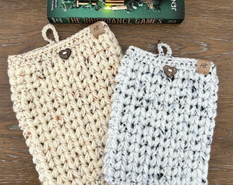 Book sleeve Meadow, kindle sleeve, handmade crocheted, choice of colors