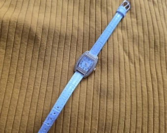 Studio brand women's quartz watch