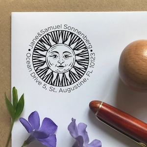 Middeleeuws ZON-ADRESSTEMPEL. Gepersonaliseerde retouradresstempel. Warm cadeau. Handtekeningontwerp. Oude houten stempel met zonnemotief