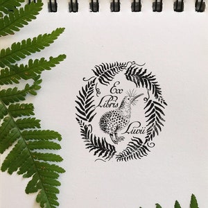 Carimbo Ex Libris personalizado: Carimbo de livro personalizado, arte original