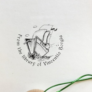 SCHIFFSBUCH Personalisierter Ex Libris-Holzstempel. Handzeichnung  - Elegantes Geburtstagsgeschenk - Perfektes Geschenk für Bücherfreunde