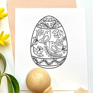 Sello grande de madera con forma de huevo de Pascua, con motivos de pájaros, flores, hojas y ramitas, para envolver papel y colorear tarjetas navideñas.