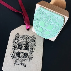 Coat of Arms Traditional Wooden Stamp. Custom FAMILY CREST Wooden STAMP. Personalized Coat of Arms Stamp. Vintage Heraldic Shield Rubber Stamp. Family Symbol on Wooden Stamp