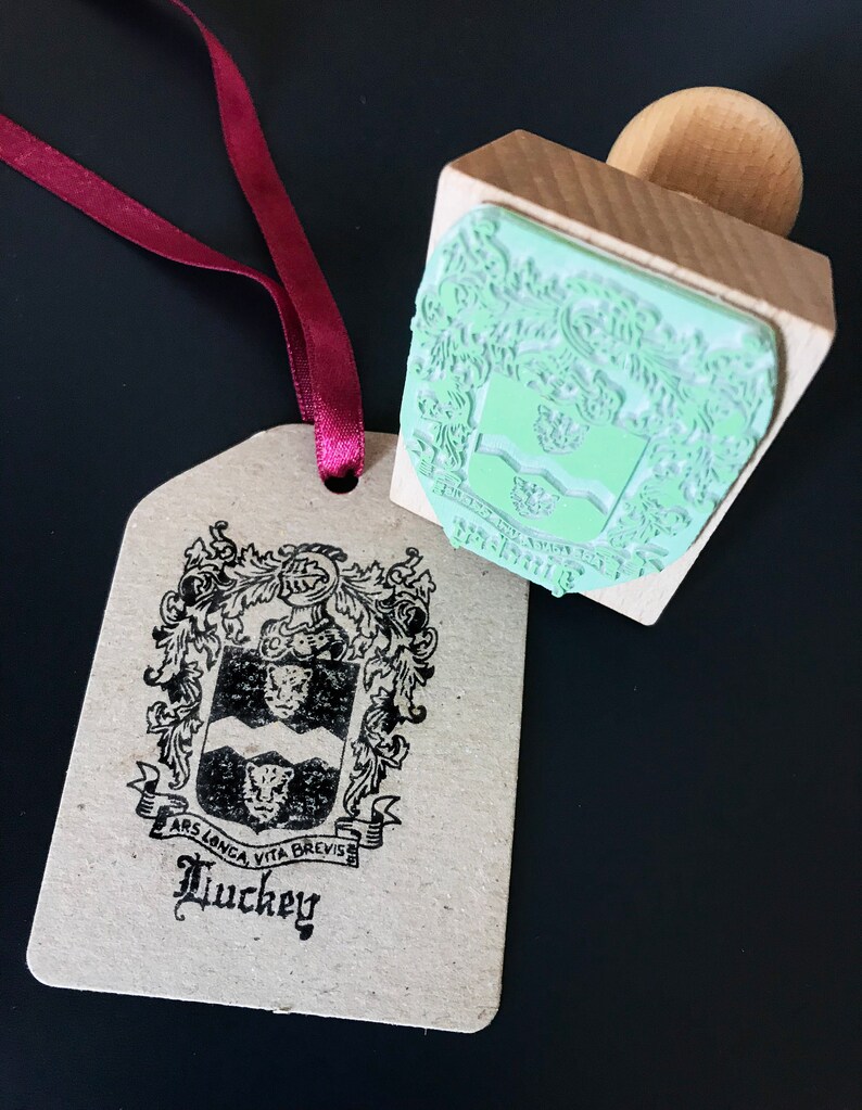 Coat of Arms Traditional Wooden Stamp. Custom FAMILY CREST Wooden STAMP. Personalized Coat of Arms Stamp. Vintage Heraldic Shield Rubber Stamp. Family Symbol on Wooden Stamp
