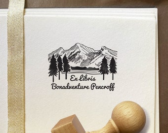 Hohe BERGE Exlibris-Stempel. Personalisierter Buchstempel aus Holz. Exlibris-Stempel. Geschenk für WANDERER. Geschenk für Abenteurer