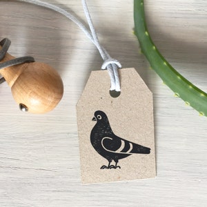 Timbro in legno PIGEON con TAMPONE INCHIOSTRO. Regalo perfetto. Uccello cittadino sul timbro in gomma. Piccione carino e divertente per gli amanti dei piccioni. Timbro di alta qualità