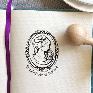 CAMEO Timbro Ex Libris personalizzato - Timbro ex libris personalizzato in legno - Elegante regalo per gli amanti dei libri con motivi di gioielli - GEM Ex Libris per bibliofili