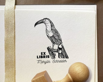 TOUCAN Personalisierter Ex Libris Stempel. Benutzerdefinierter Tukan-Exlibris-Stempel. Handgezeichnetes Design. Perfektes Geschenk für Buchliebhaber und Vogelliebhaber