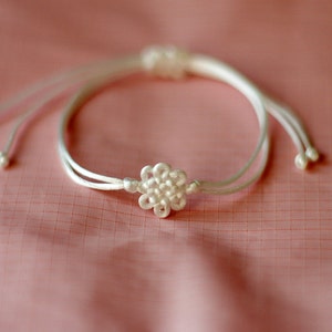 Korean knot "luck and protection"  bracelet , cute and light bracelet, Maedeup, traditional knot