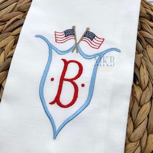 Cresta de la bandera estadounidense, cresta de pergamino patriótico, 4 de julio, marco de fuente monograma, diseño de bordado de máquina de puntada satinada