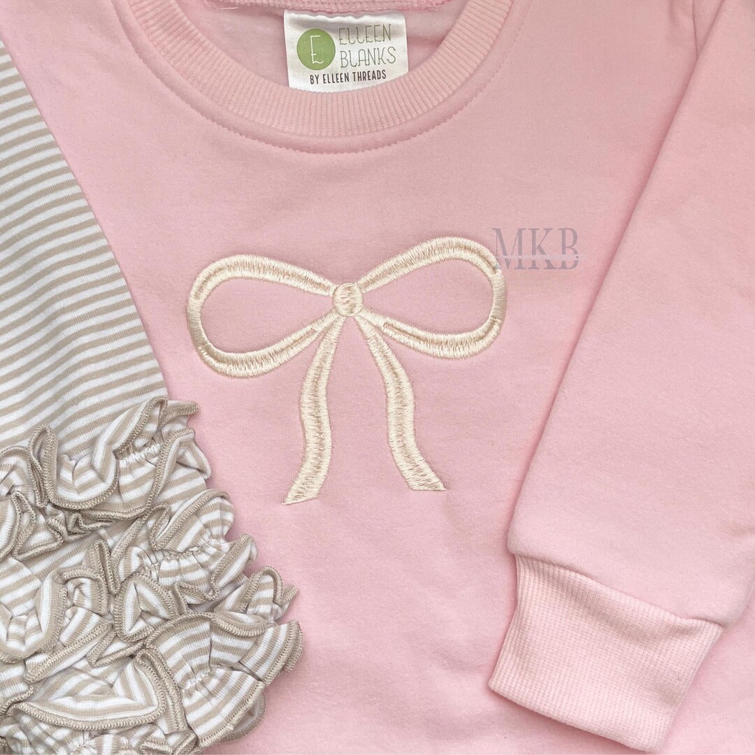 Eé embroidery big long tee baby pink 1C2A1382_concrete.jpg?v=