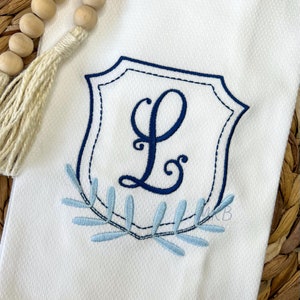 Laurel Monogram Rahmen Groß, Greenery Laurel Crest, Satinstich Stickdatei