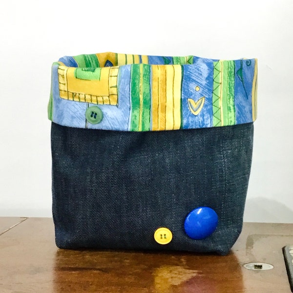 Panier en jean, jaune et bleu, boîte en jean doublée, carrés et coeurs, panier d'artisanat, stockage durable, cadeau éthique