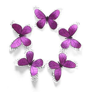 Farfalle di carta viola per decorare le pareti della cameretta della bambina, come decorazione da tavolo per feste di compleanno a tema principessa, per un matrimonio in stile country chic.