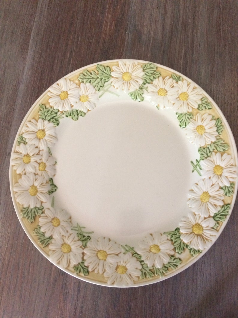 Metlox Poppytrail Poppy Trail Vernon Vernonware Sculptured Daisy Dinner Plate