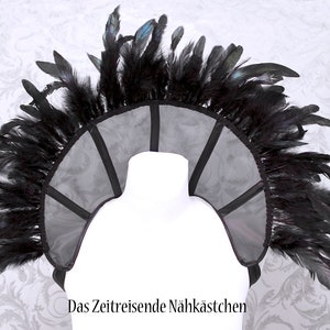 Elizabethan collar with feathers, open collar, standing collar, open ruff, gothic