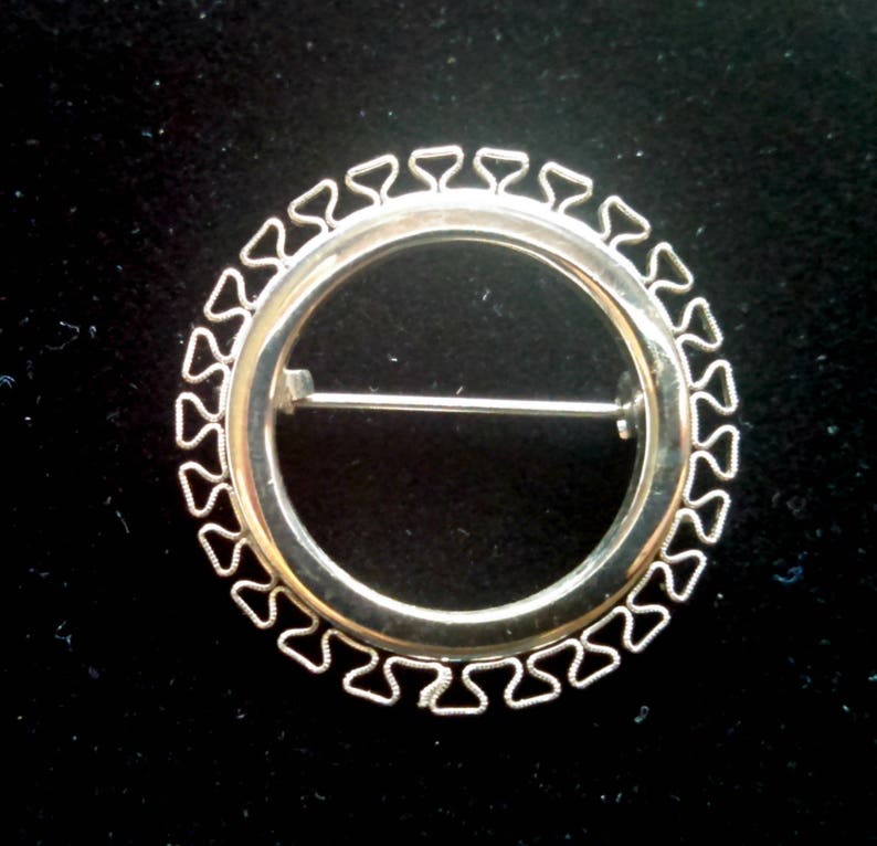 Vintage Brooch, Geometric Trim Circle Pin, Silver Tone Circle Brooch, Mid Century, Circa 1950s, Includes Gift Box image 5