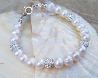 Bracelet de perles de perles blanches Bracelet de perles d'eau douce Bracelet de mariage de perles Cadeau fête des mères Bijoux en perles Cadeau de demoiselle d'honneur Perles de Swarovski