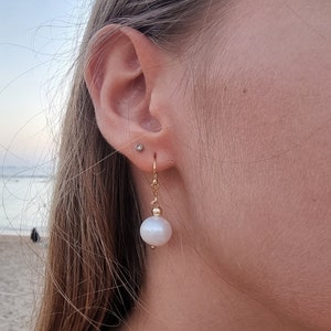 ミニマリスト ゴールドフィルド パール イヤリング、14K ゴールドフィルド ドロップ イヤリング、淡水パール イヤリング、ブライズメイド パール イヤリング、母の日ギフト