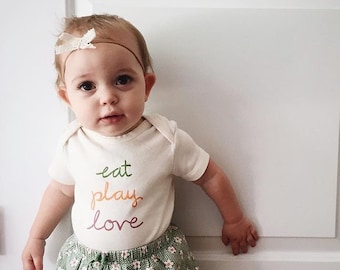 eat play love ~ organic cotton baby bodysuit ~ gender neutral baby shower gift ~ hippie baby clothes ~ cute baby announcement bodysuit