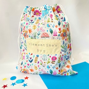 Wasserabweisende gefütterte Schwimmtasche, maschinenwaschbare Schwimmtasche, personalisierte Waschtasche, Schul-PE-Peg-Tasche, Baby-Windeltasche. Wählen Sie Stoff / Text