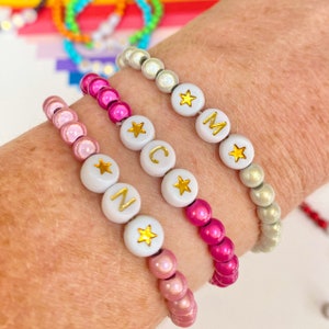 Pulsera de cuentas milagrosas con letras personalizadas, pulsera de cuentas de ilusión elástica de un solo color con decoración de estrella, elija color y tamaño