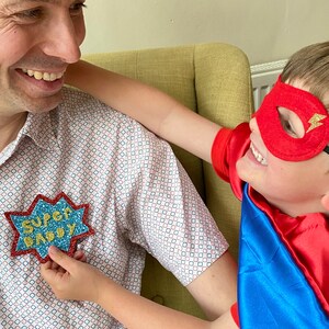 Badge cadeau de la fête des pères, épinglette Super Daddy