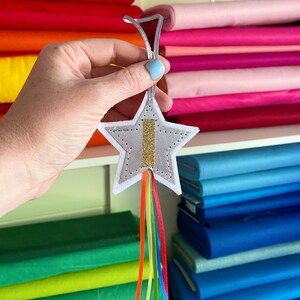 Estrella personalizada, Estrella motivacional colgada con cintas, Mini estrella de cuero vegano colgando, Elija letra y colores, Bobinas de Robin.