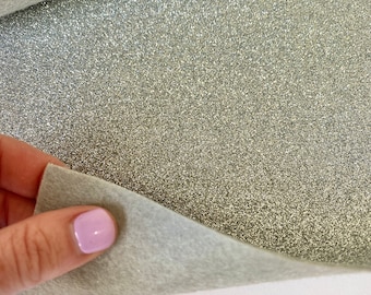 Błyszcząca srebrna tkanina filcowa: materiał do rękodzieła i kostiumów