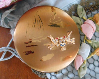 Cute 1940's Powder Compact