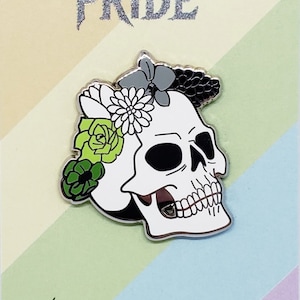 Spooky Aromantic Pride Skull Enamel Pin