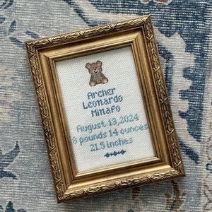 Anúncio de bebê personalizado em ponto cruz - 18 malhas - Tela de ponto cruz pintada à mão para recém-nascidos - Design de urso de pelúcia - menino ou menina