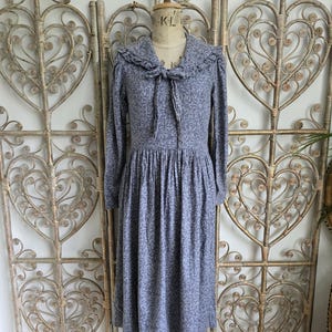 Vintage floral blue prairie Laura Ashley cotton 80s cottagecore bow midi smock dress S
