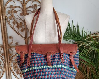 Borsa a mano a spalla in sisal floreale con lavorazione floreale in pelle marrone vintage