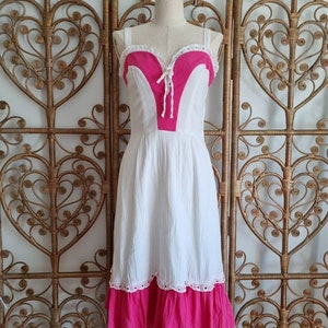 Vintage white pink embroidery anglaise lace prairie sweetheart cheesecloth 70s cotton midi dress S