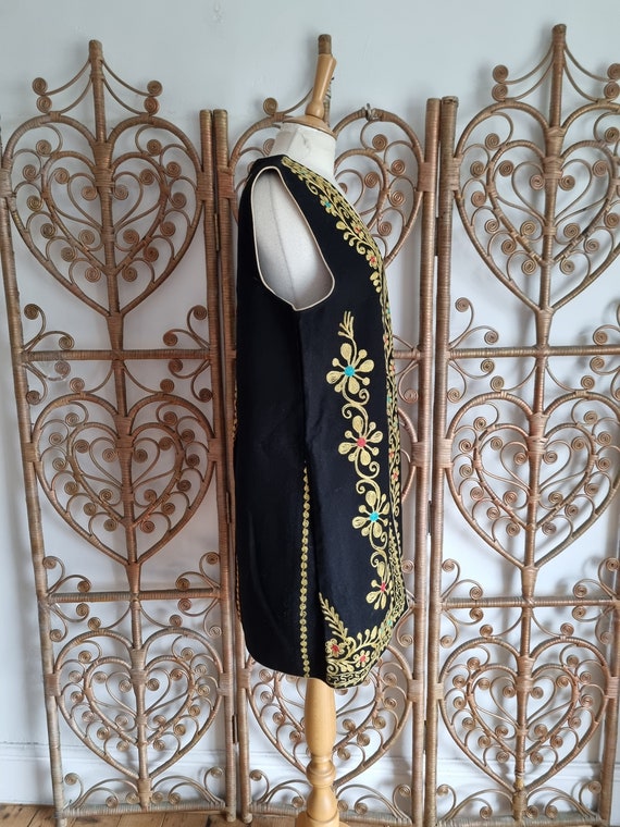 Vintage black embroidered wool Hungarian romanian… - image 4