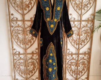 Vintage black floral paisley embroidered hooded hoodie Velvet velour hippy indian 70s boho maxi kaftan dress S