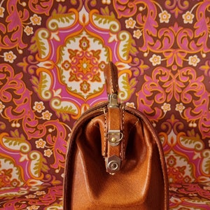 sac à main style selle vintage en cuir marron des années 70 image 2