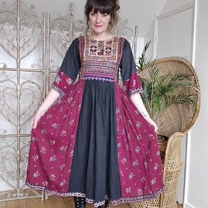 Vintage Patchwork Blumen bestickt Afghan 70er Jahre Hängerchen Kaftan Midikleid XS