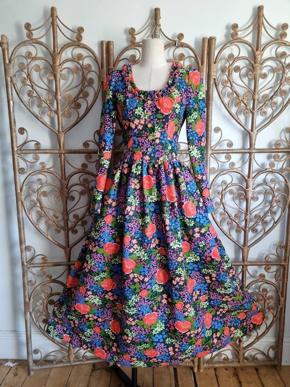 LONG MAXI CHEESECLOTH PAISLEY PRINT MATERIAL Size 14 FREE POST AUS ONLY LONG MAXI CHEESECLOTH PAISLEY PRINT MATERIAL Size 14 FREE POST AUS ONLY