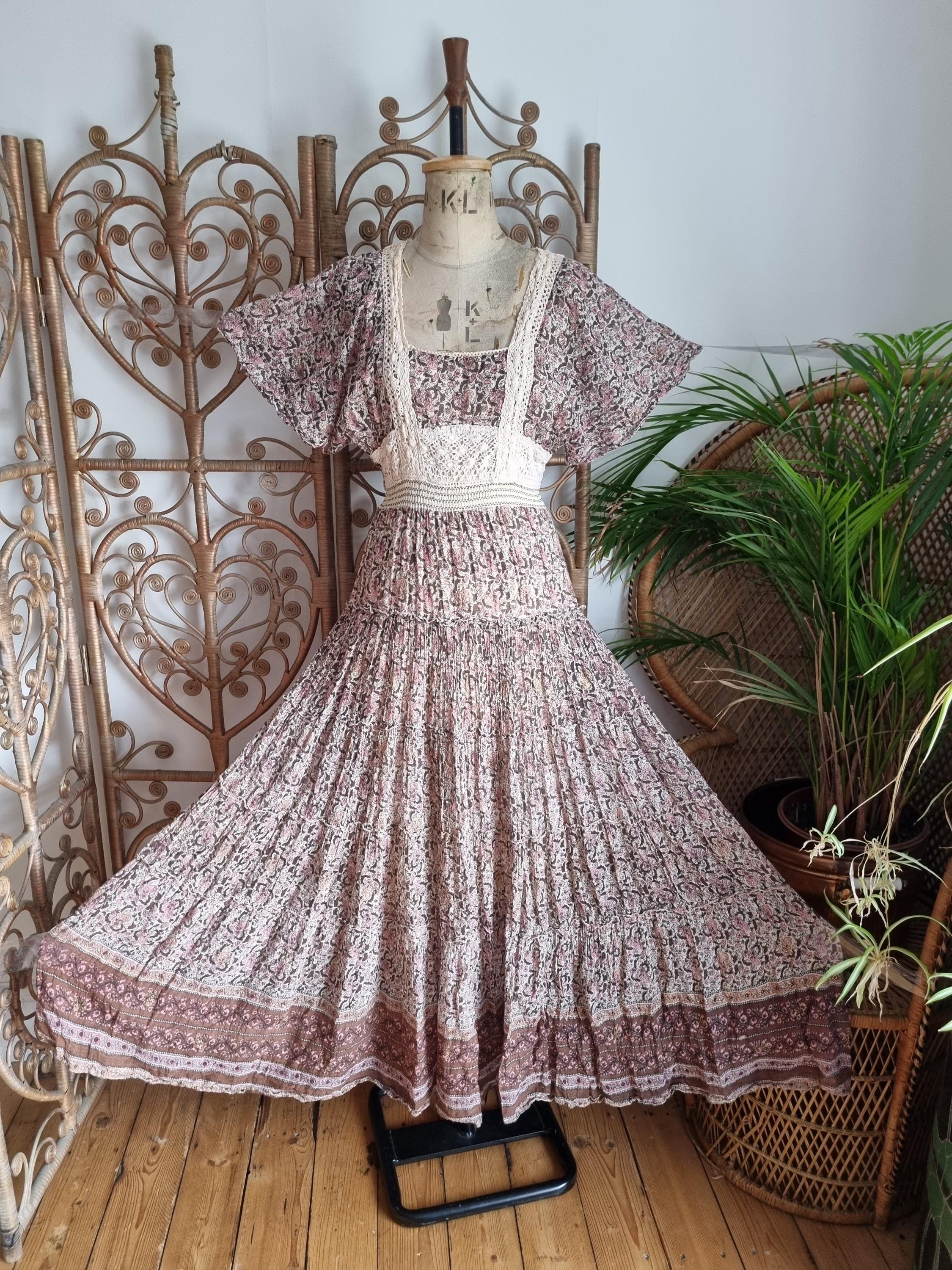 cute cocktail dresses Elegant Short Dress A-Line Satin Mini Graduation – jkprom Easy To Wear, Flattering brown shirt dress midi skirt Color:Coffee color Homecoming Dresses Designer