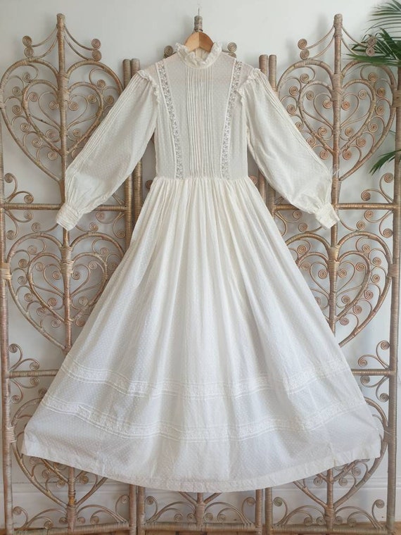 Vintage Laura Ashley floral white cotton made in w