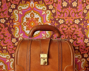 Vintage brown leather 70s saddle briefcase hand bag