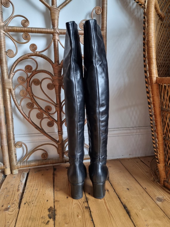 Vintage black leather 60s style over the knee pen… - image 4