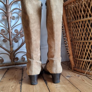 Bottes style penny lane vintage en cuir daim couleur sable camel des années 60 image 2