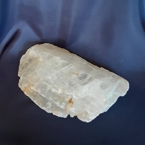 Raw Selenite Crystal / Natural Selenite Gemstone / Large Selenite Quartz Crystal Stone Rocks Minerals Crystal Healing Home Decor image 8